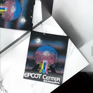 Vintage Disney Epcot Tee! All over print. Size L